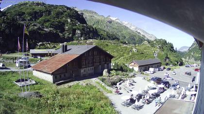 Innertkirchen: Hotel Steingletscher - Blick zur Steinalp Lodge und Giglistock