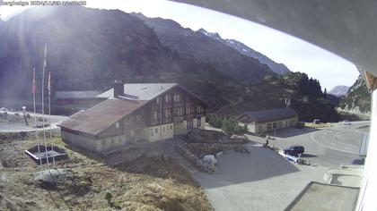 Innertkirchen: Hotel Steingletscher - Blick zur Steinalp Lodge und Giglistock