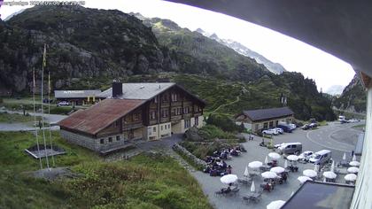 Innertkirchen: Hotel Steingletscher - Blick zur Steinalp Lodge und Giglistock