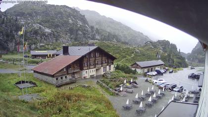 Innertkirchen: Hotel Steingletscher - Blick zur Steinalp Lodge und Giglistock