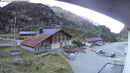 Innertkirchen: Hotel Steingletscher - Blick zur Steinalp Lodge und Giglistock