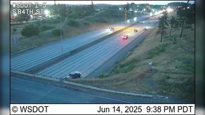 Lakewood: Traffic and Landscape View