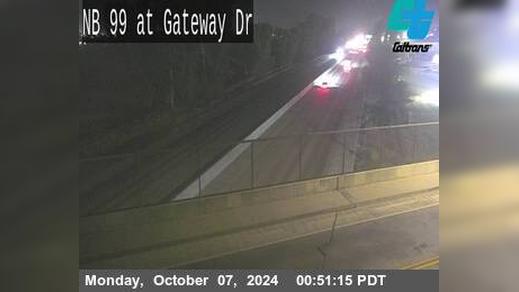 Traffic Cam Madera › North: MAD-99-AT GATEWAY AVE