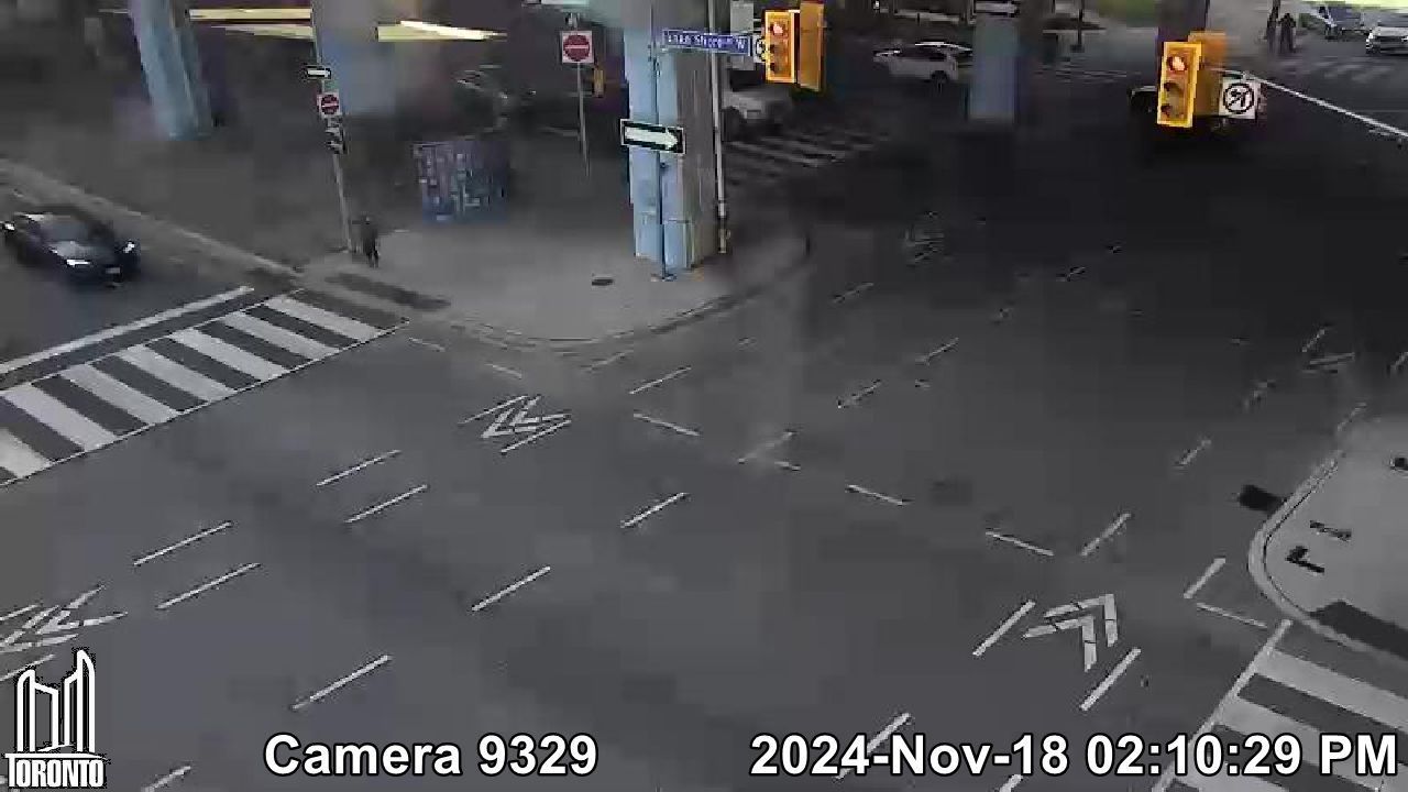 Traffic Cam Harbourfront: Lake Shore W near Lower Simcoe St