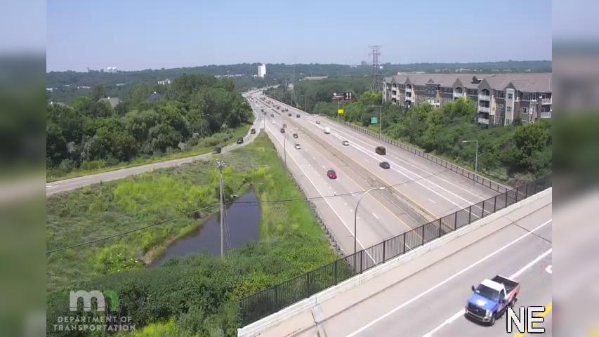 Traffic Cam Mendota Heights: I-35E SB @ T.H.13