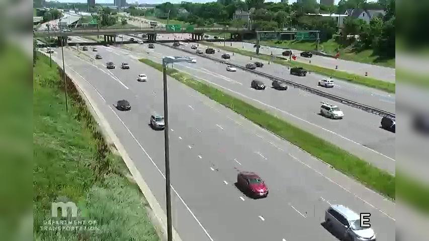 Traffic Cam Midtown Phillips: I-35W SB @ Chicago Ave
