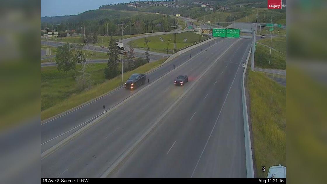 Traffic Cam Bowness: Sarcee Trail - 16 Avenue NW