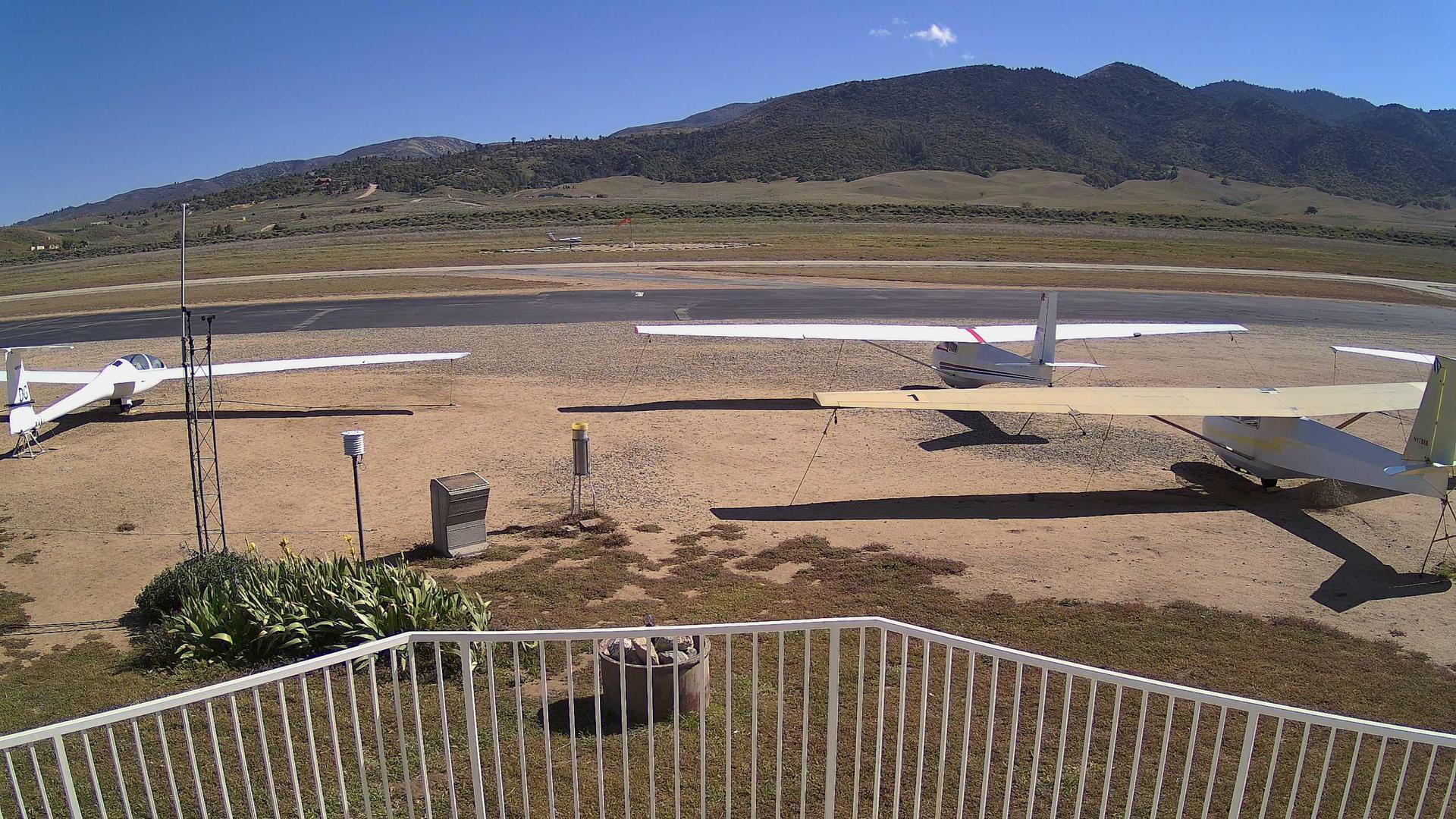 Traffic Cam Tehachapi › South: Mountain Valley Airport-L94