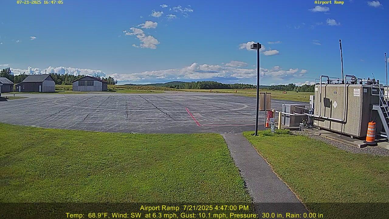 Traffic Cam Penobscot › North: Dexter Regional Airport