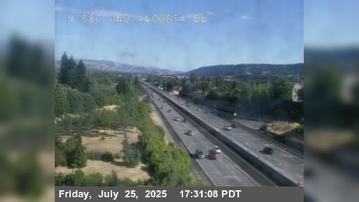 Traffic Cam San Ramon › North: TVF04 -- I-680 : Just North Of Alcosta Blvd