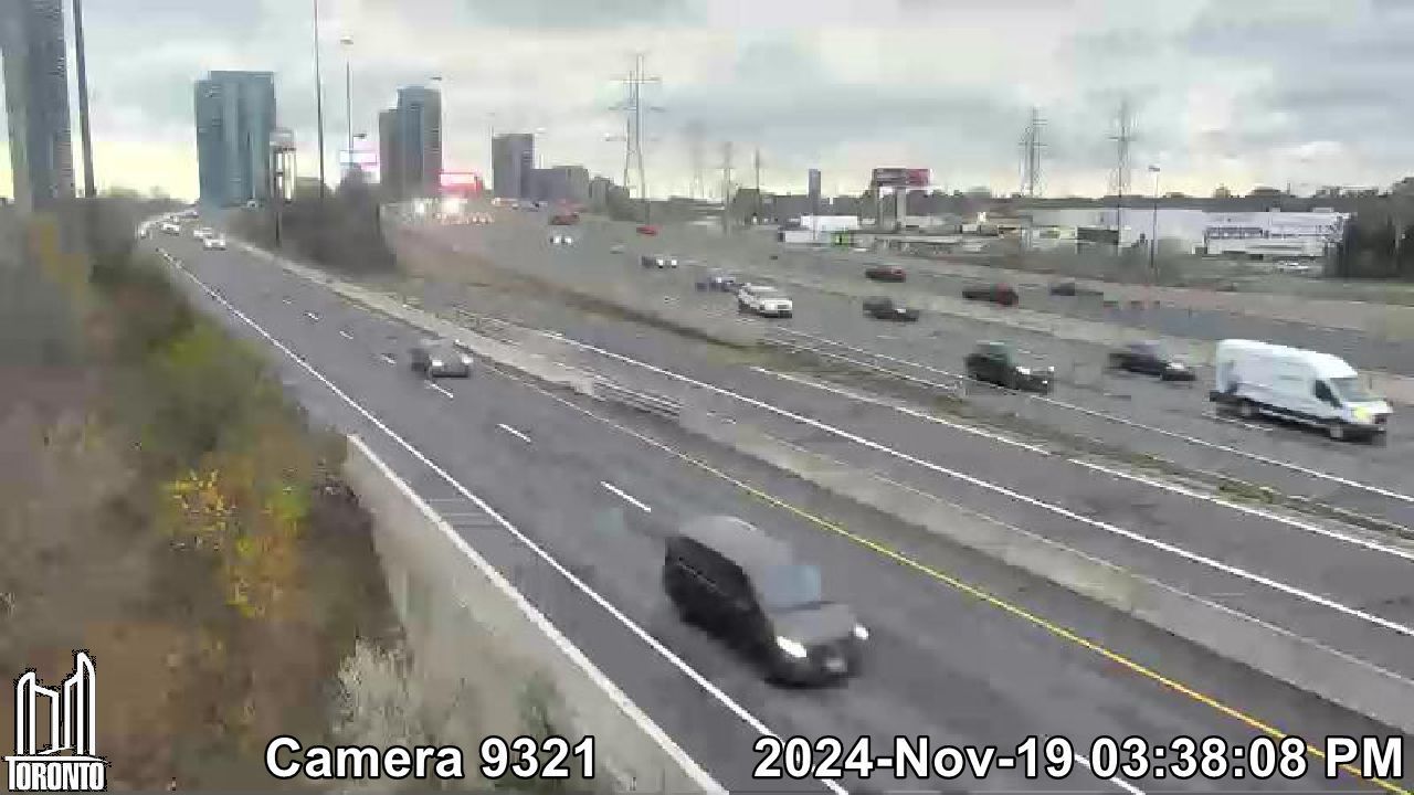 Traffic Cam Etobicoke: Lake Shore W west of Palace Pier
