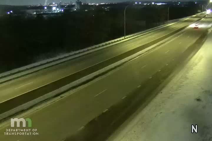 Traffic Cam St. Paul: T.H.61 NB @ Carver Ave