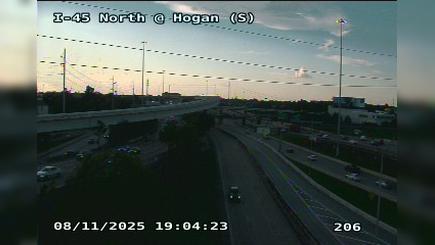 Traffic Cam Houston › South: I-45 North @ Hogan (S)