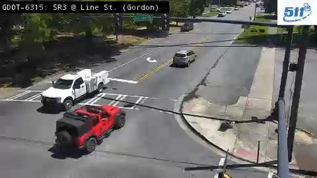 Traffic Cam Calhoun: 105301--2