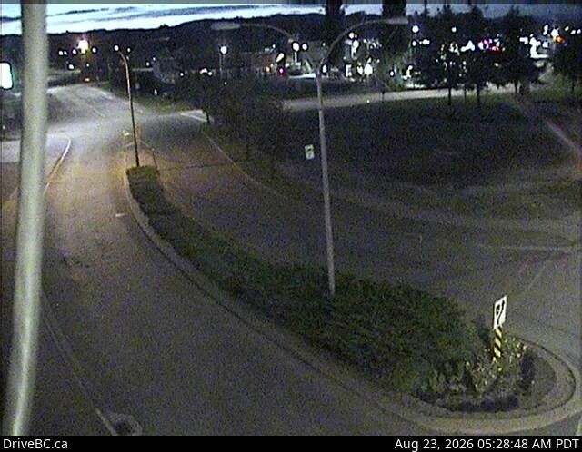 Traffic Cam Smithers › East: Hwy 16 in - at Main Street, looking east