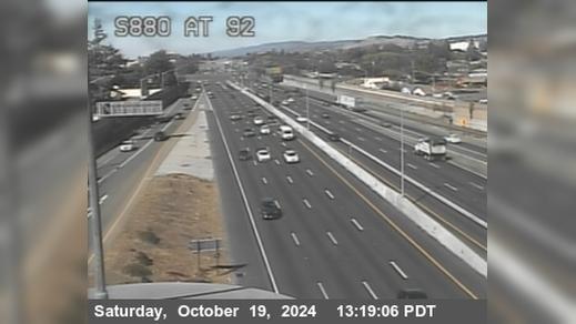 Traffic Cam Hayward › South: TV704 -- I-880 : AT JCT-92