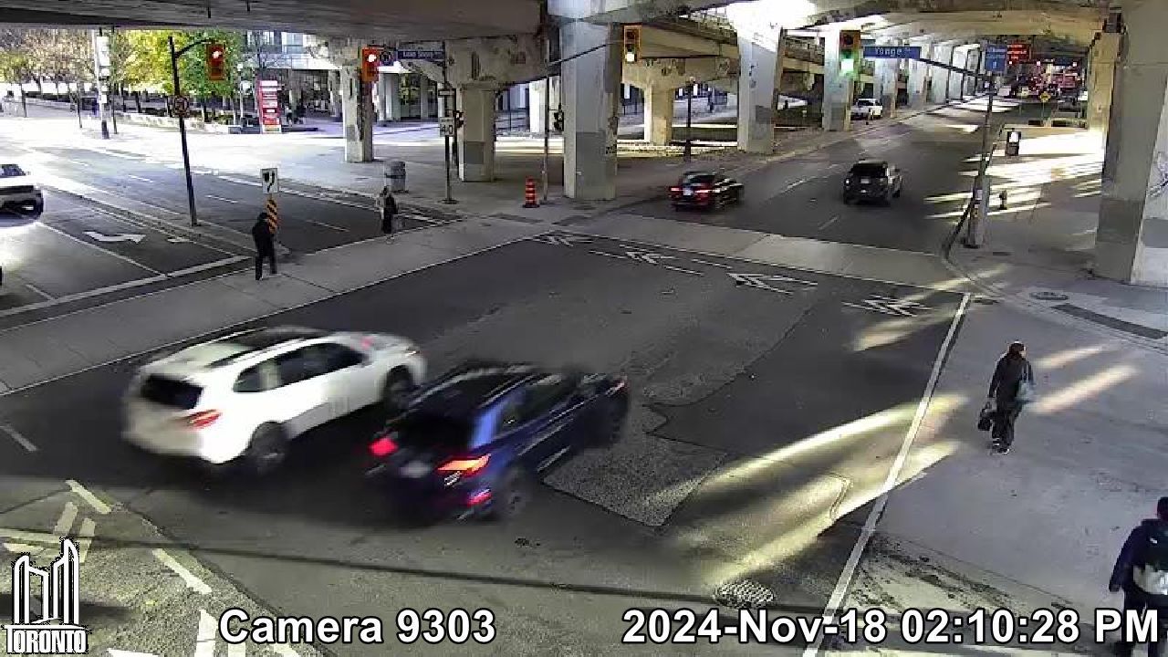 Traffic Cam South Core: Lake Shore Blvd near Yonge St