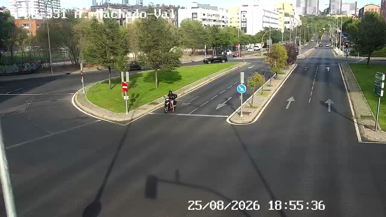 Traffic Cam Valdezarza: ANTONIO MACHADO - VALLE DE MENA