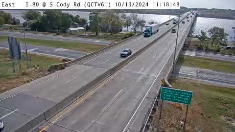 Traffic Cam The Hollows of River Bend: QC - I-80 @ S Cody Rd/US 67 (61)