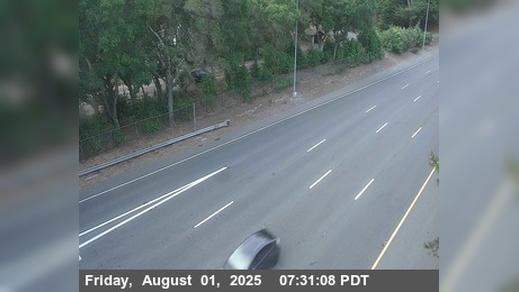 Traffic Cam Orinda › East: TV608 -- SR-24 : AT MORAGA WAY OR