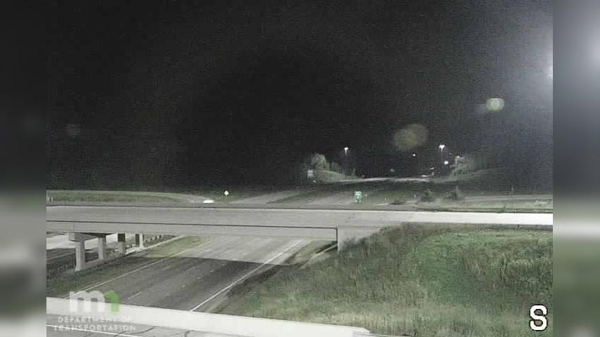 Traffic Cam Owatonna: I-35: I-35 SB @ U.S.14 (MP 40.1)