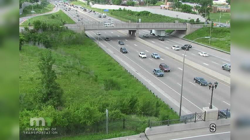 Traffic Cam Maplewood: I-35E: I-35E NB @ Larpenteur Ave