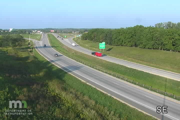 Traffic Cam Faribault: I-35: I-35 SB (MP 58.7)