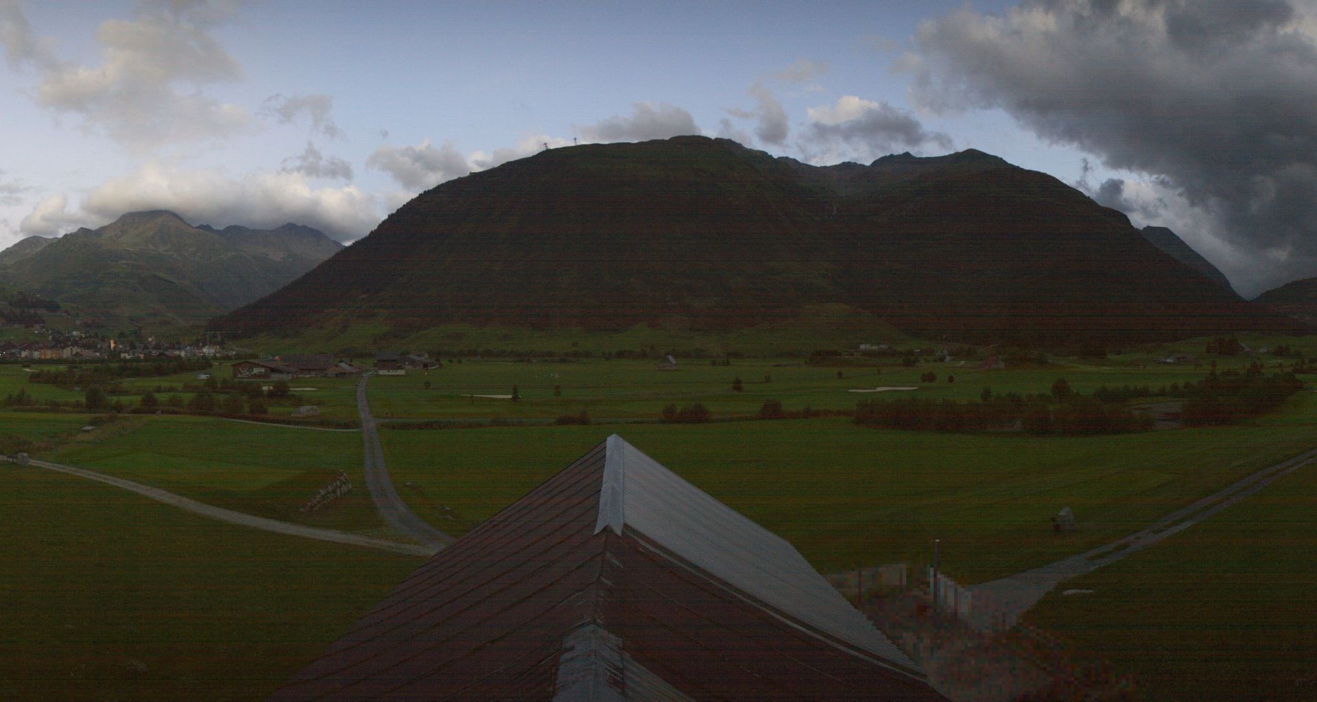 Traffic Cam Andermatt › South: Andermatt Swiss Alps Golf Course