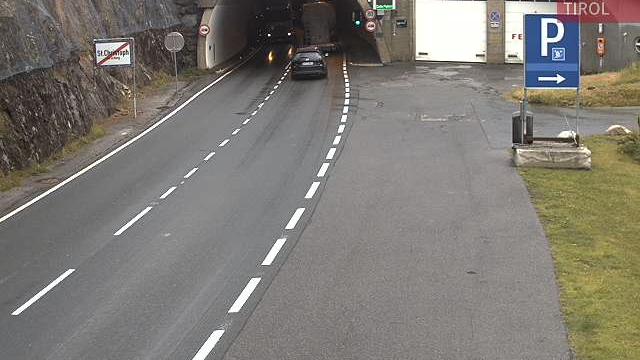 Traffic Cam Gemeinde Sankt Anton am Arlberg: Sankt Christoph am Arlberg - Österreich: B 197 Arlbergstraße, St.Christoph Schmittentunnel Nord Blickrichtung St.Anton