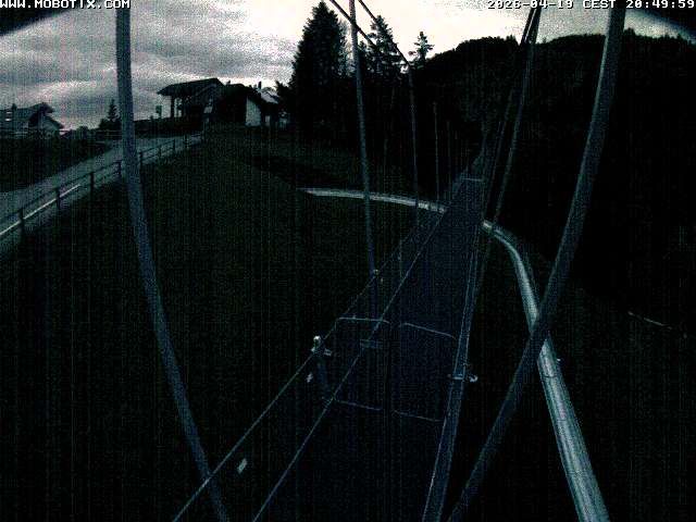 Sattel: Fussgängerhängebrücke 