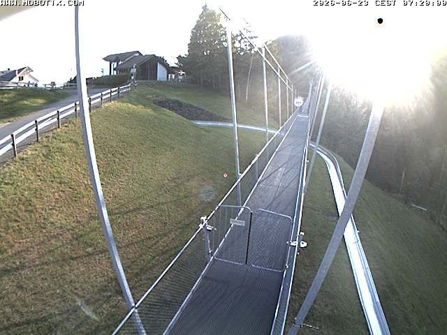 Sattel: Fussgängerhängebrücke 