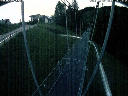 Sattel: Fussgängerhängebrücke 