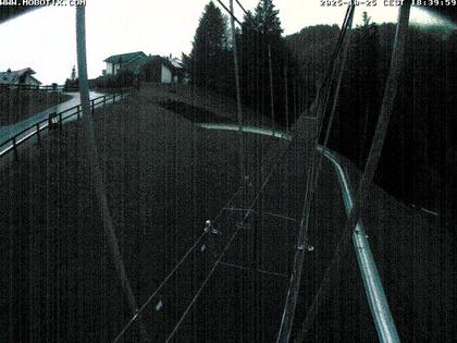 Sattel: Fussgängerhängebrücke