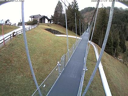 Sattel: Fussgängerhängebrücke