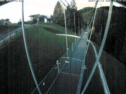 Sattel: Fussgängerhängebrücke 