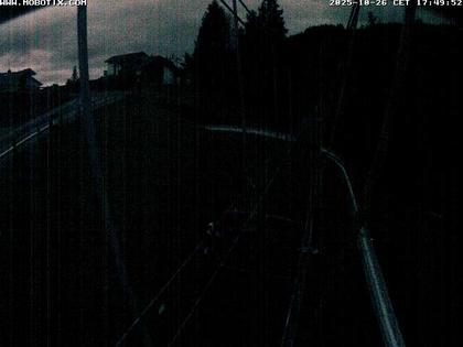 Sattel: Fussgängerhängebrücke