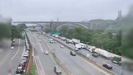 Traffic Cam New York › North: I-87 at West 175th Street