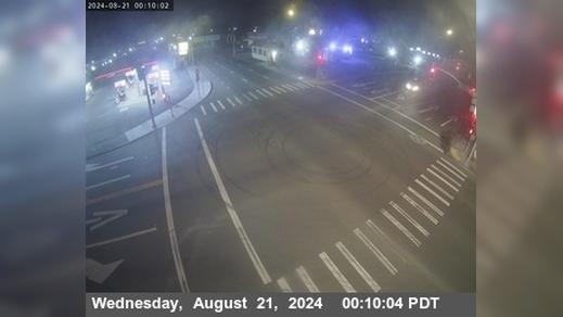 Traffic Cam Eureka › South: US-101 - 4th and Rst Street - Looking North (C038)