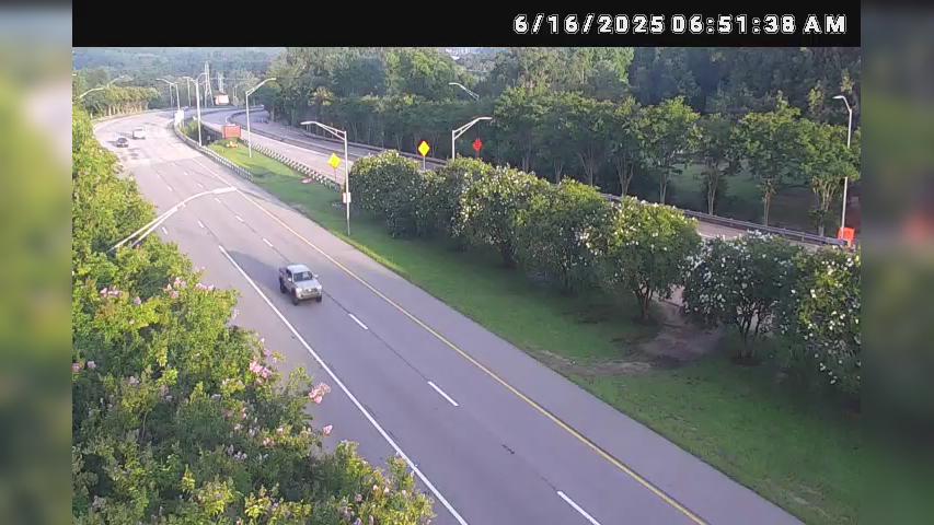 Traffic Cam Columbia: I-126 E @ MM 3 Huger Street