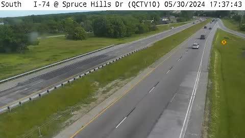 Traffic Cam Riverdale: QC - I-74 @ Spruce Hills (10)