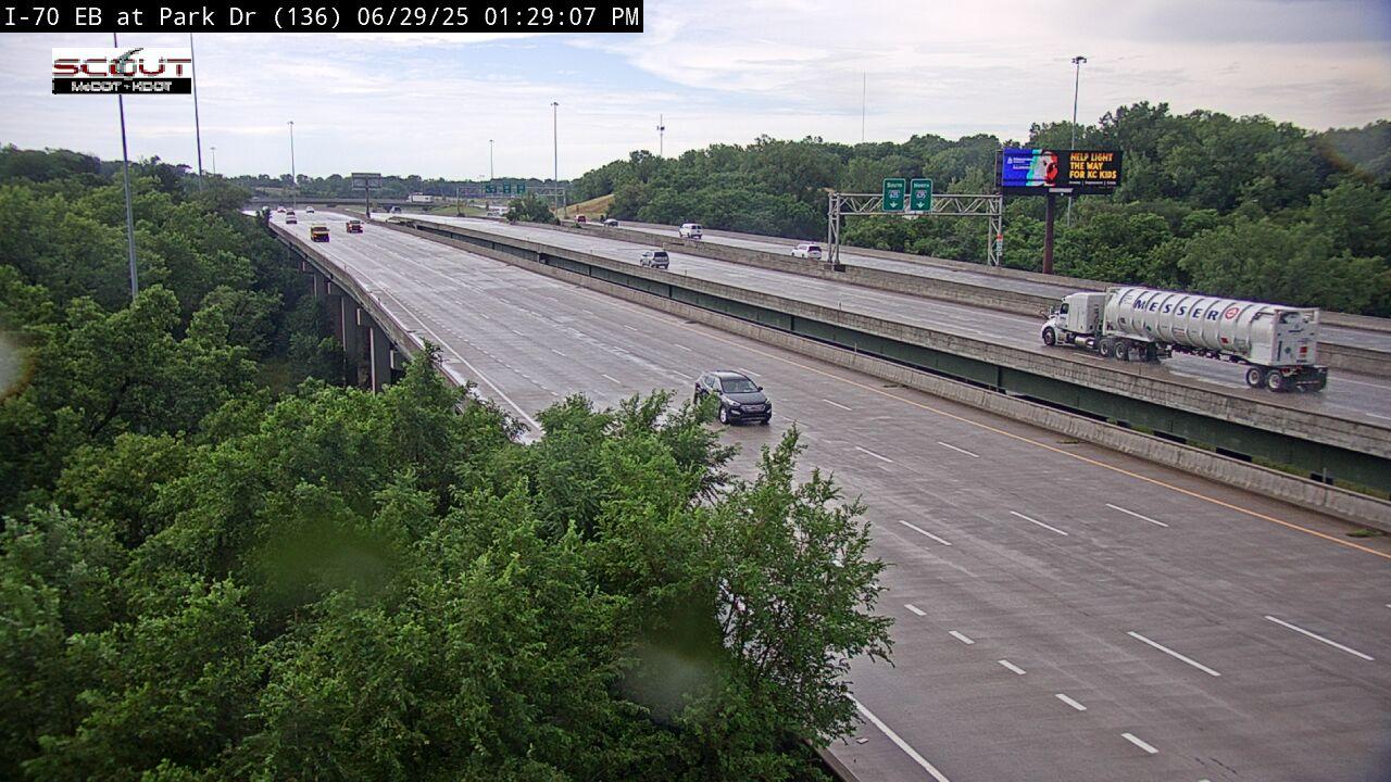 Traffic Cam Kansas City: I-70 EB @ PARK DRIVE