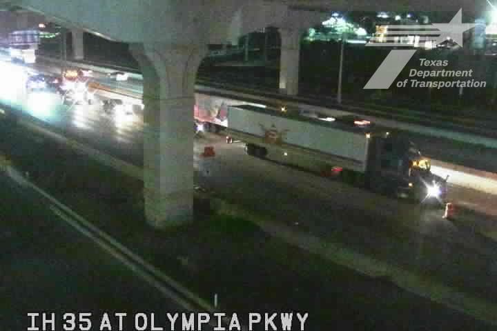 Traffic Cam Selma › South: IH 35 at Olympia