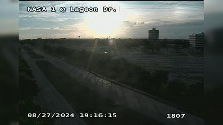 Traffic Cam Houston › East: NASA 1 @ Lagoon Dr