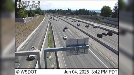 Traffic Cam Des Moines: I-5 at MP 150.3: S 216th St