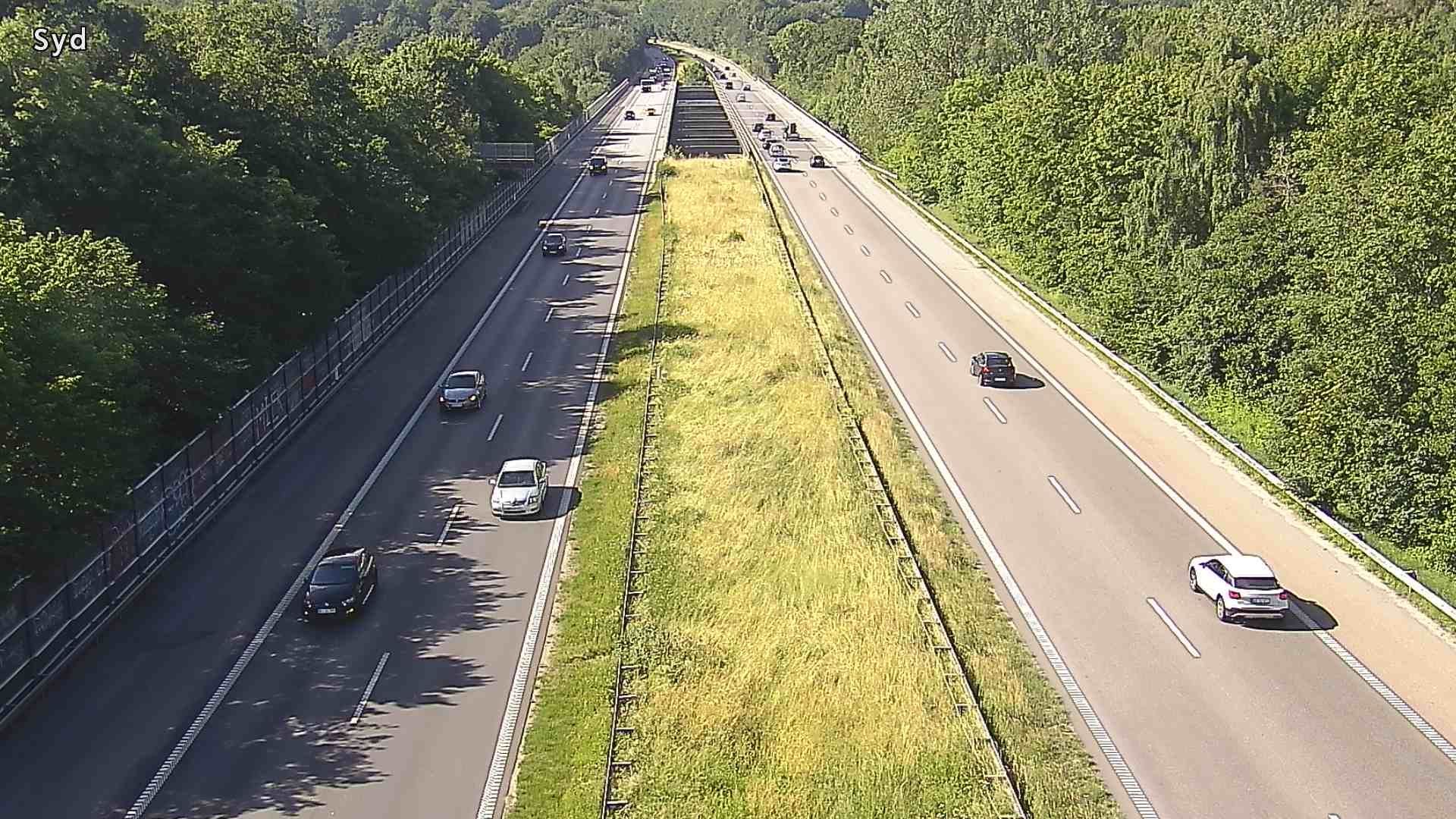 Traffic Cam Kirke Vaerlose › South: Rute 16 Hillerødmotorvejen ved Fiskebækbroens nordlige ende