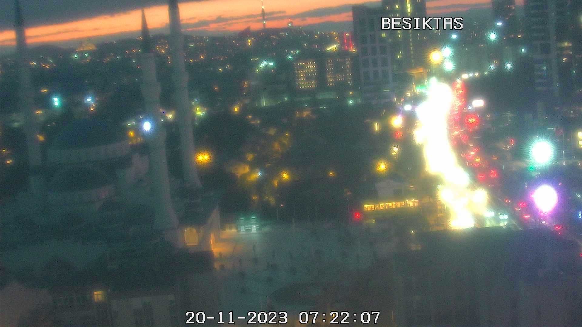 Traffic Cam Levent Mahallesi › South: levent