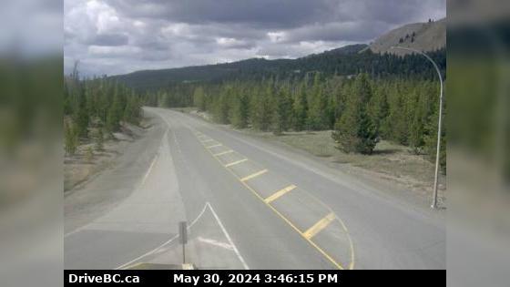 Traffic Cam Logan Lake › North: Hwy 97C, at Highland Valley Rd, about 61 km north of Merritt and 46 km south of Ashcroft, looking north