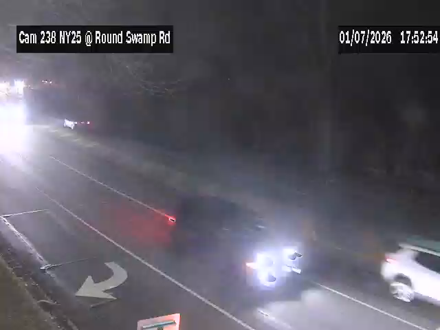 Traffic Cam Huntington: NY 25 at Round Swamp Road
