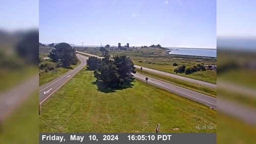 Traffic Cam Spruce Point › North: US-101 : Eureka - Looking South (C023)