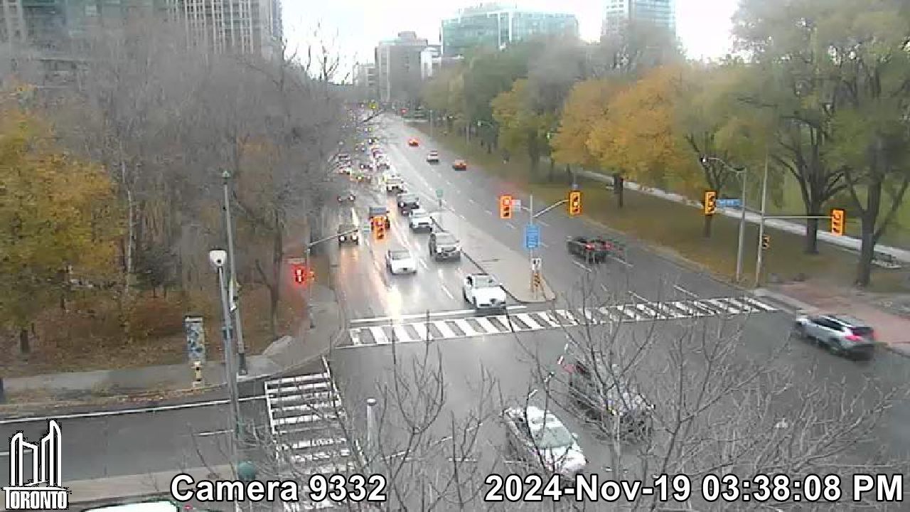 Traffic Cam Fort York: Lake Shore W near - Blvd